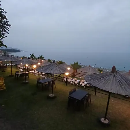 The Sandhill Restaurant Апартаменты *