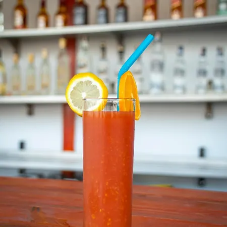 The Sandhill Restaurant Апартаменты *
